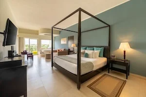 https://www.palmarbeachresortandspa.com.mx/galleries/Suites/SECOND BEDROOM KG TWO BEDROOM OCEAN VIEW.webp